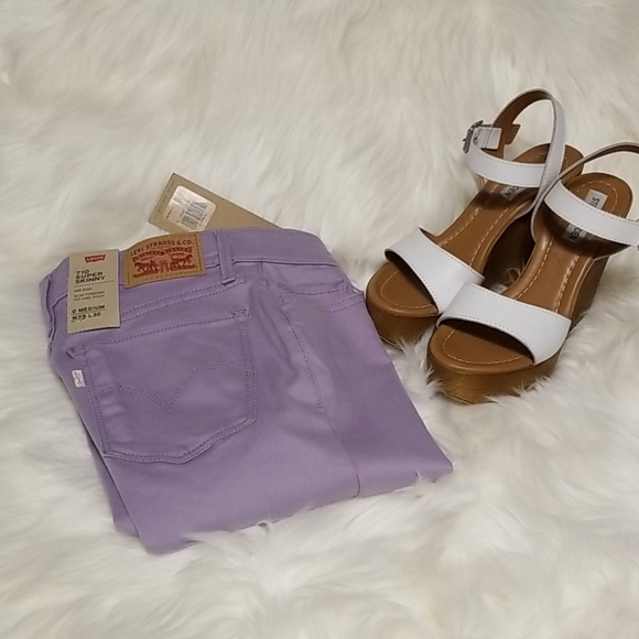 Levi's Other - Women's junior Levi's Jeans